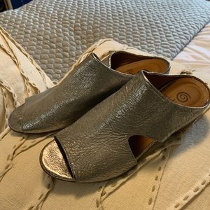 Gidigio wedge. Barely worn size 37.5